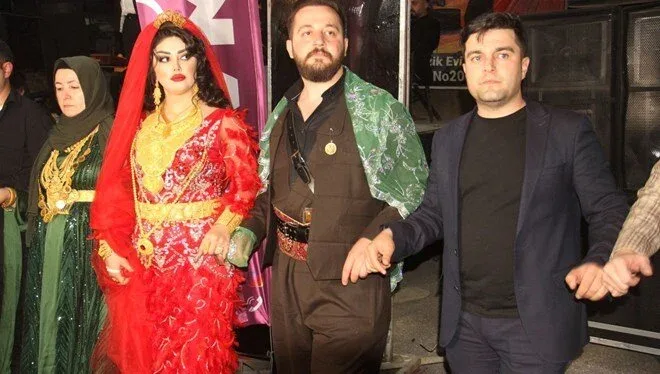 İnanılmaz toy: - bəyə 3 milyon pul, gəlinə 15 kilo qızıl verildi - FOTO