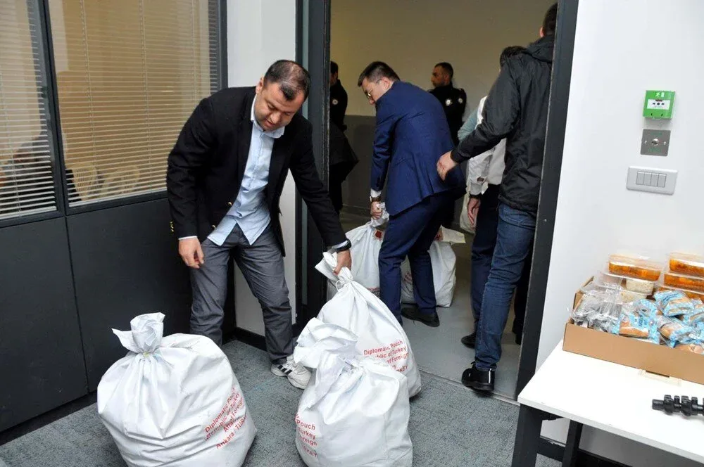 Xaricdən Türkiyəyə gətirilən seçki büllitenləri elə otaqda qorunur ki ... - FOTOLAR