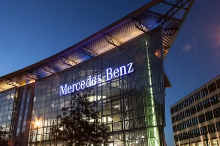 "Mercedes" zavoduna silahlı hücum - 2 nəfər öldü