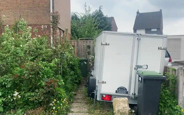 Ölmüş atasını soyuducuda saxladı - FOTO