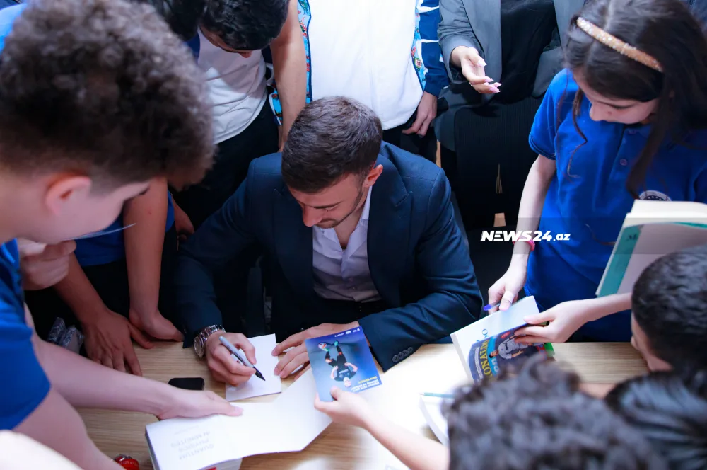 Qara Qarayev şagirdlərlə görüşdü - FOTOLAR