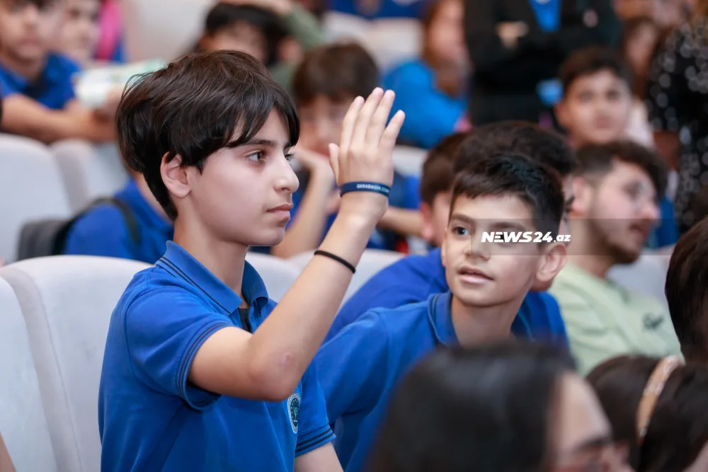 Qara Qarayev şagirdlərlə görüşdü - FOTOLAR