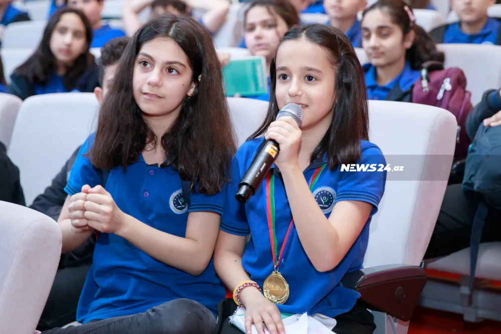 Qara Qarayev şagirdlərlə görüşdü - FOTOLAR