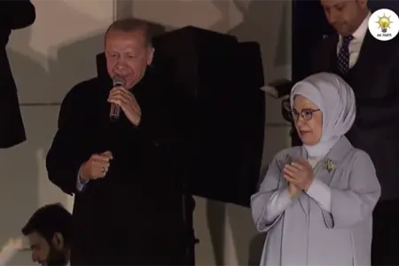 Ərdoğan “balkon çıxışı” etdi - Video