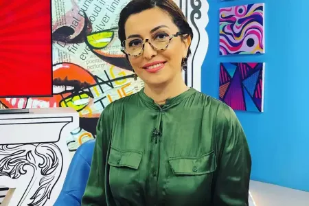 Tanınmış aparıcının səsi batdı - FOTO