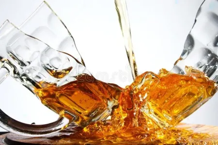 Azərbaycanda kafedə dava – pivə bokalını başına çırpdı