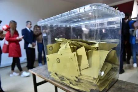 Türkiyə Ali Seçki Komissiyası birinci turun yekun nəticələri açıqlayıb
