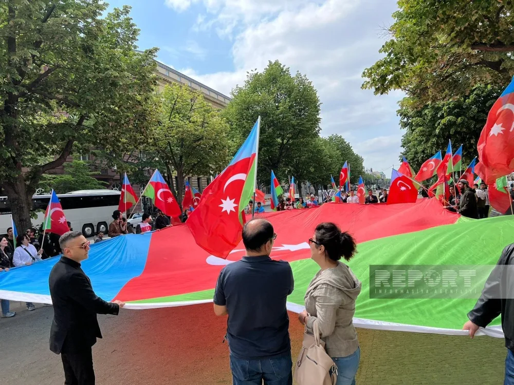 Güney azərbaycanlılar Berlində aksiya keçirir - FOTO
