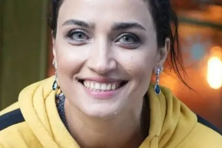 Aktrisadan SƏRT İRAD: - “Süni dolğularla çox iyrənc görünürsüz…”