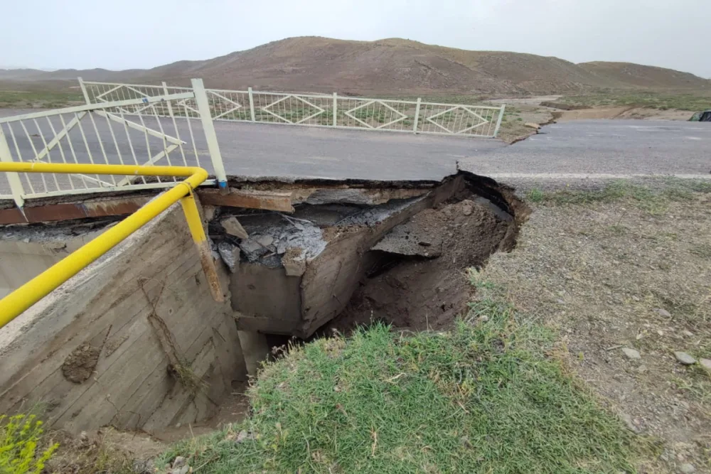 Güclü yağış nəticəsində Naxçıvanda körpü uçdu - FOTO