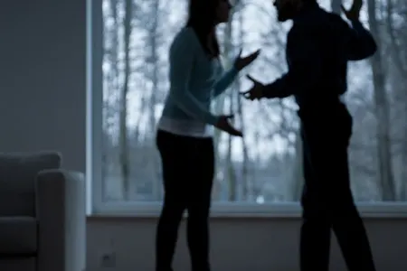 Bakıda evlilik ildönümündə insident : - Kişi arvadını döydü