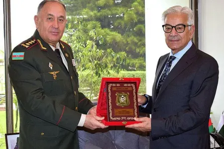Kərim Vəliyev Pakistanın müdafiə naziri ilə görüşdü