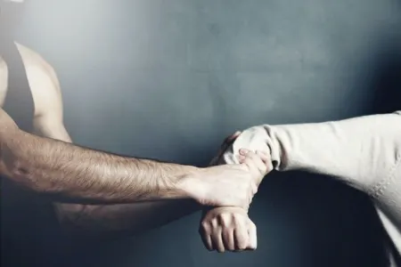 Bakıda evli kişi ondan əl çəkməyən sevgilisini belə cəzalandırdı