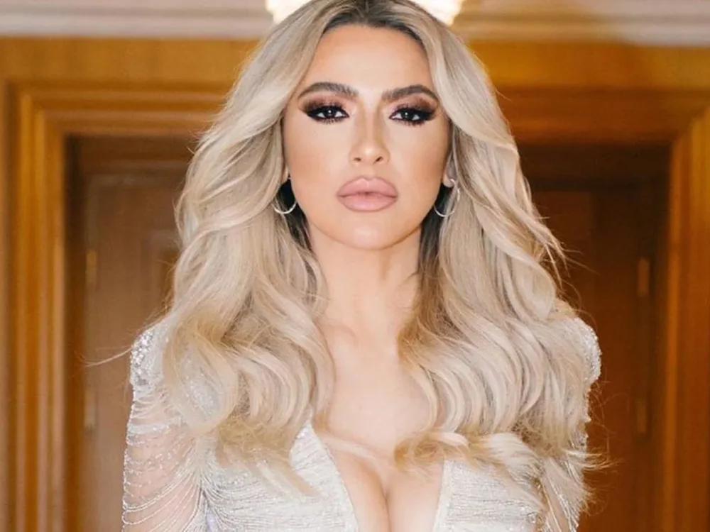 Məşhur müğənni xəstəxanalıq oldu - FOTOLAR