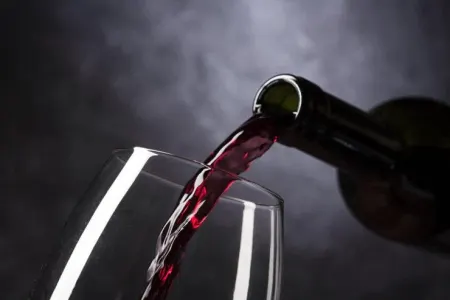 Marketdə satılan ən ucuz şərab müsabiqənin qalibi oldu