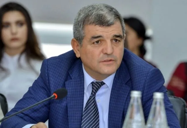 "Milli dövləti olmayan xalqın şəxsiyyəti də yarımçıq olur" - Fazil Mustafanın yazısı