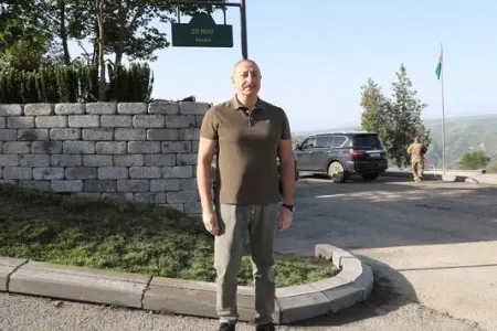 İlham Əliyev Laçında açılışlar etdi