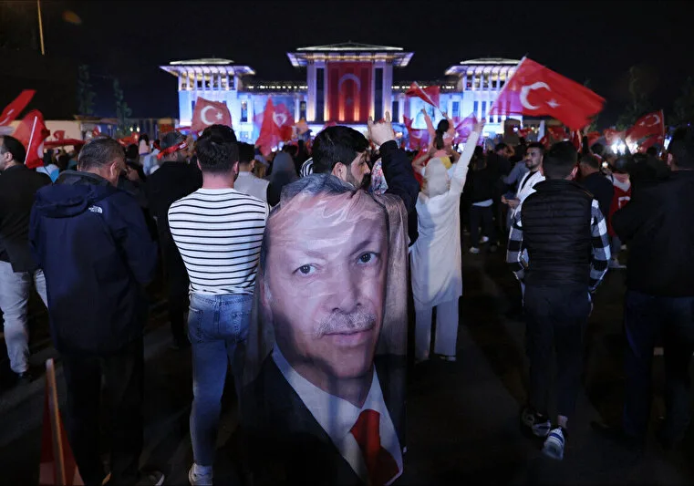 320 min insan mitinqə gəlib!