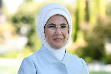 "Türkiyə yüz ili" mübarək olsun! - Əminə Ərdoğan