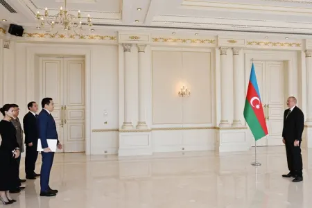 İlham Əliyev Qazaxıstanın yeni səfirinin etimadnaməsini qəbul edib