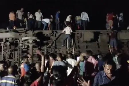 Hindistanda qatarlar toqquşdu: - 288 ölü, 900 yaralı