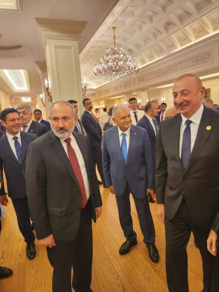 İlham Əliyev Paşinyanla görüşdü - FOTO