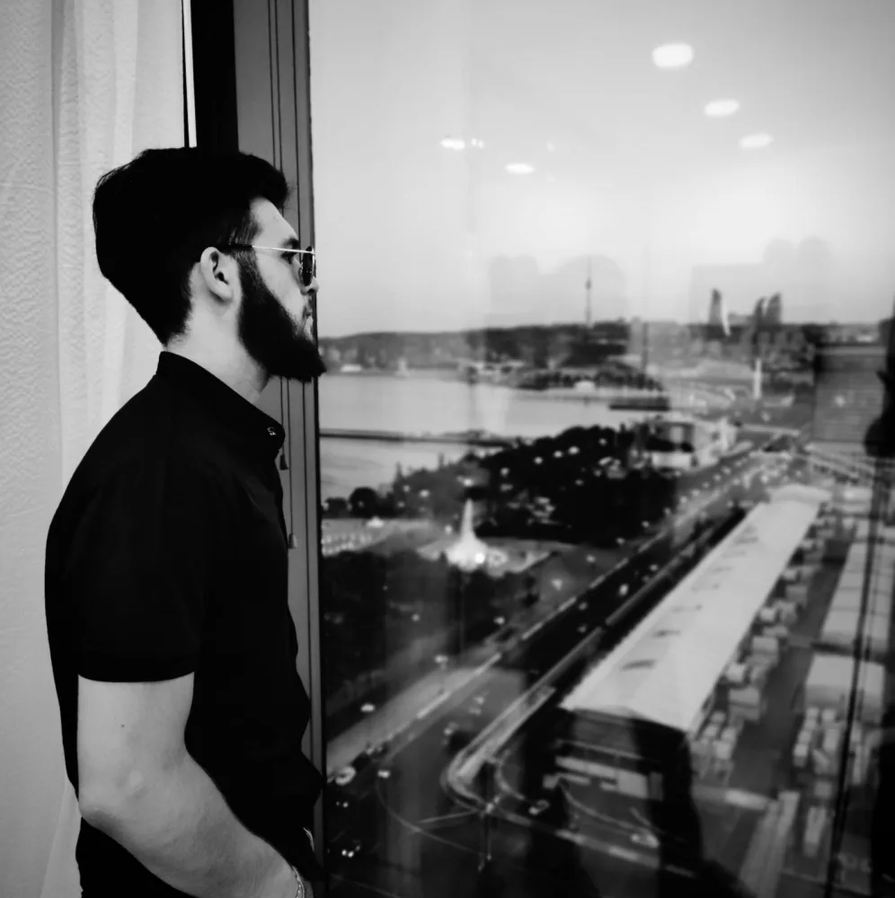 Bakıda dəhşətli qəzada ölən gənc tanınmış saç ustası imiş - FOTO