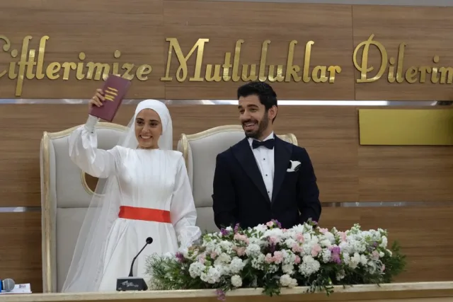 Aktrisanın serialdakı gəlinliyi bəyənilmədi - CAVABI GÜLDÜRDÜ - FOTOLAR