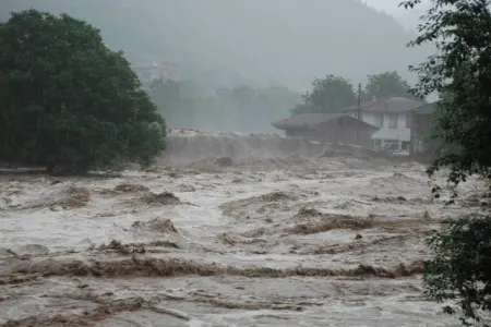İranda daşqın: 2 nəfər ölüb, 5 nəfər yaralanıb
