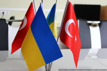 Türkiyə və Ukrayna XİN başçıları arasında telefon danışığı olub
