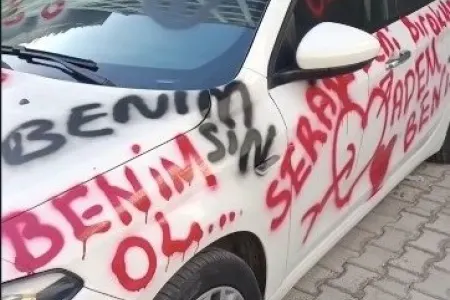 Əvvəlcə eşq etirafları yazdı, sonra təkərlərini partlatdı - FOTOLAR