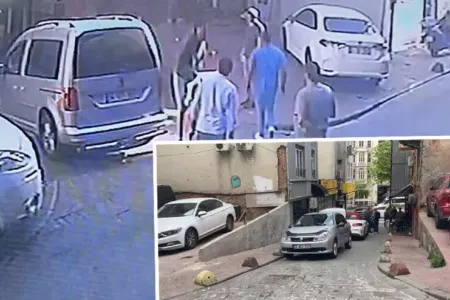İstanbulda rusiyalı turisti telefona görə - bıçaqladılar