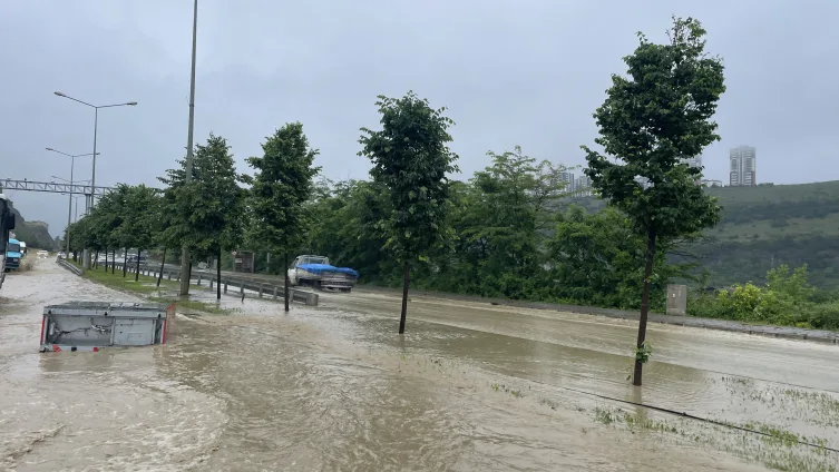 Türkiyədə sel fəlakəti - Samsun suyun altında qaldı - VİDEO