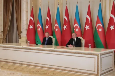Prezidentlər mətbuata bəyanatlarla çıxış edib
