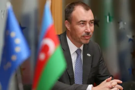 Aİ regiondakı hadisələri diqqətlə izləyir - Klaar