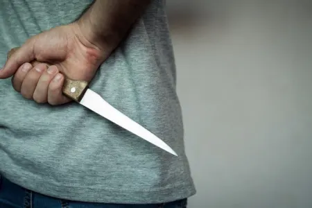 Şəmkirdə qohumlar arasında münaqişə olub, bıçaqlanan var