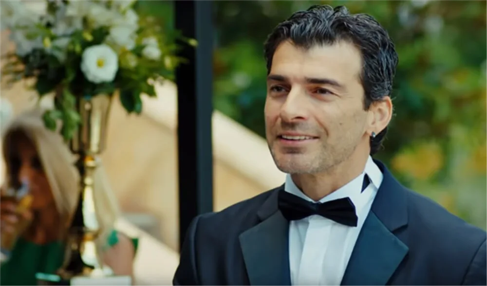 Məşhur aktyor küçədə döyüldü - FOTOLAR