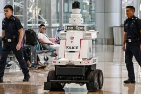 Bu ölkədə robot polislər fəaliyyətə başladı - Foto