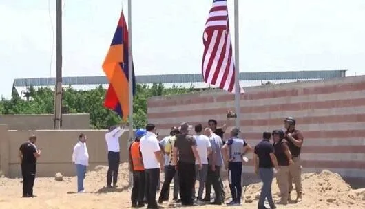 Ermənilər Azərbaycanla sərhəddə - ABŞ bayrağı qaldırdılar — FOTO