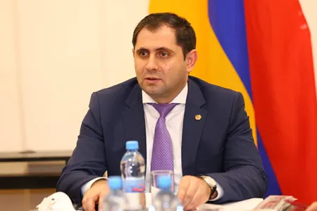 Papikyan fransalı həmkarı ilə nələri müzakirə etdi?