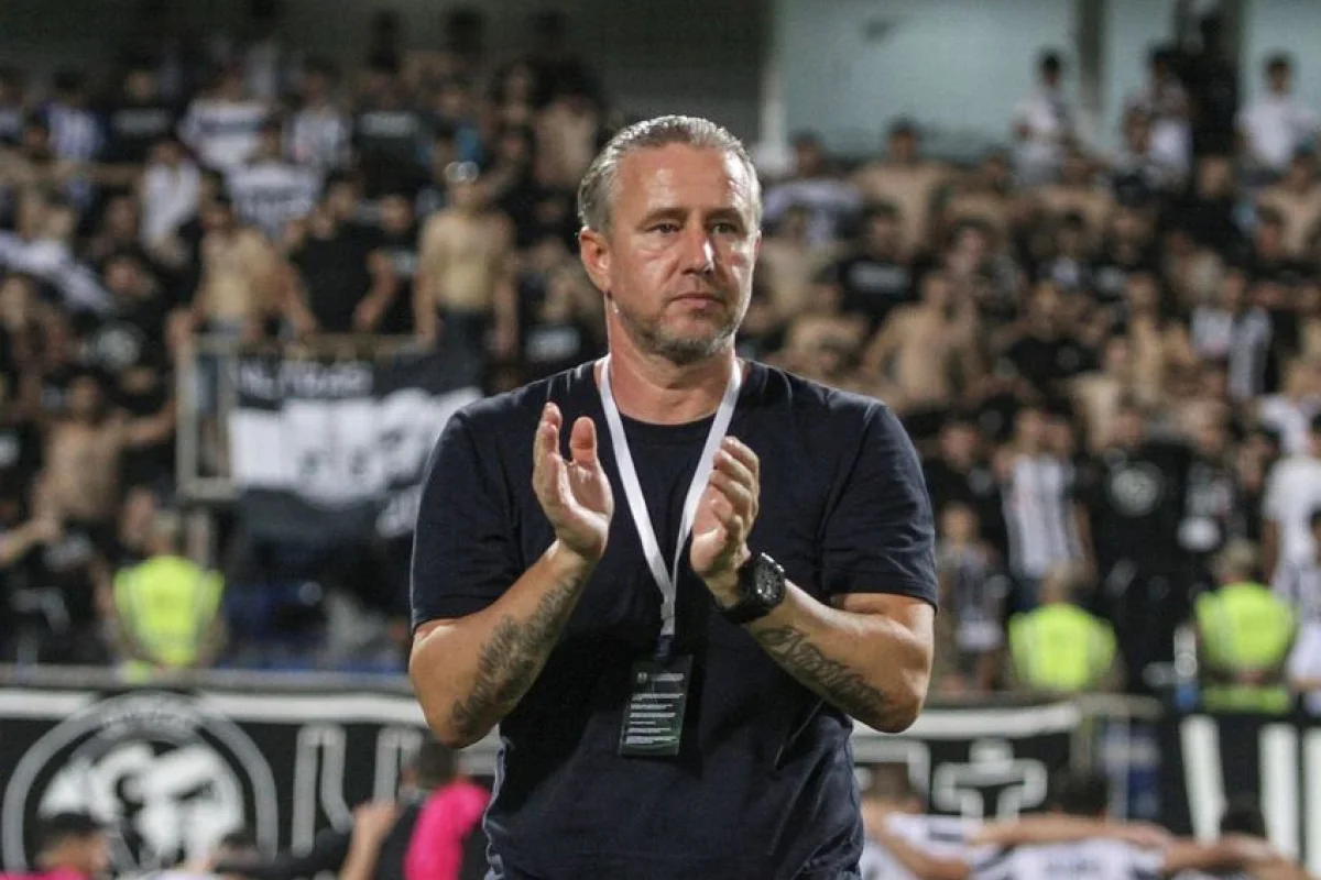 “Neftçi” baş məşqçisi ilə yollarını ayırdı