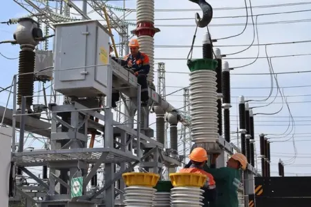 Kiyevdə 100 min nəfər işıqsız qaldı