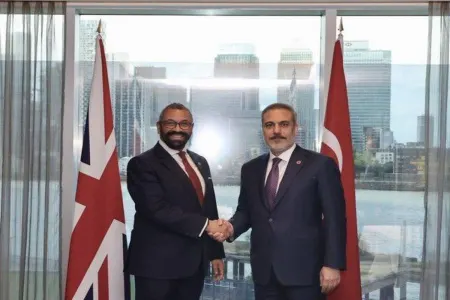 Türkiyənin XİN rəhbəri britaniyalı, ukraynalı və fransalı həmkarları ilə görüşüb