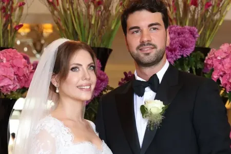 Məşhur aktrisa basketbolçu sevgilisi ilə evləndi - FOTO