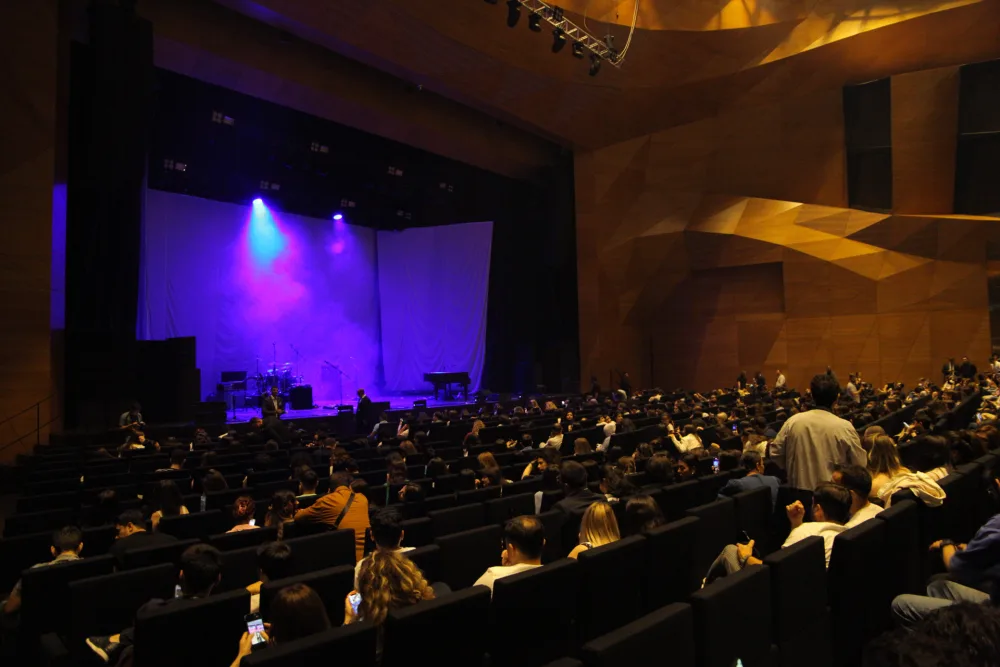 Britaniyalı müğənni Bakıda konsert verdi - FOTO