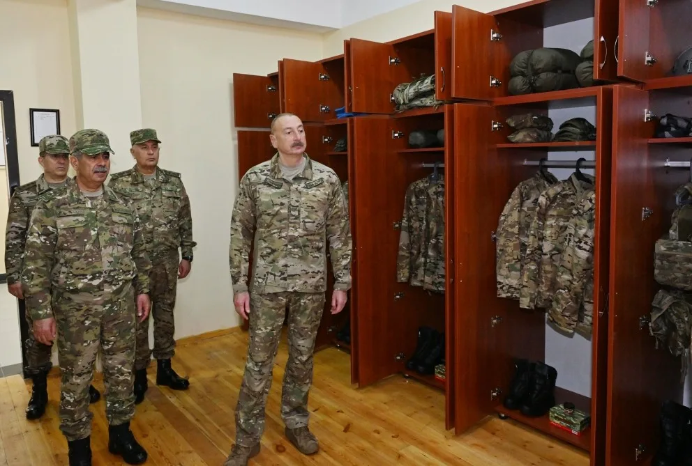 İlham Əliyev MN-in komando hərbi hissəsində - — FOTOLAR