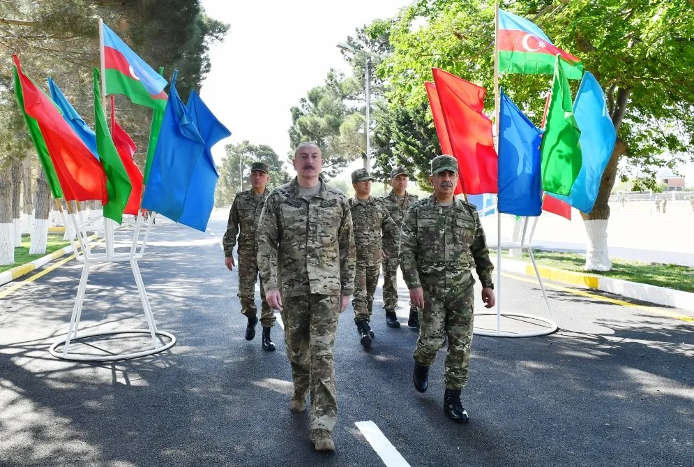 İlham Əliyev MN-in komando hərbi hissəsində - — FOTOLAR