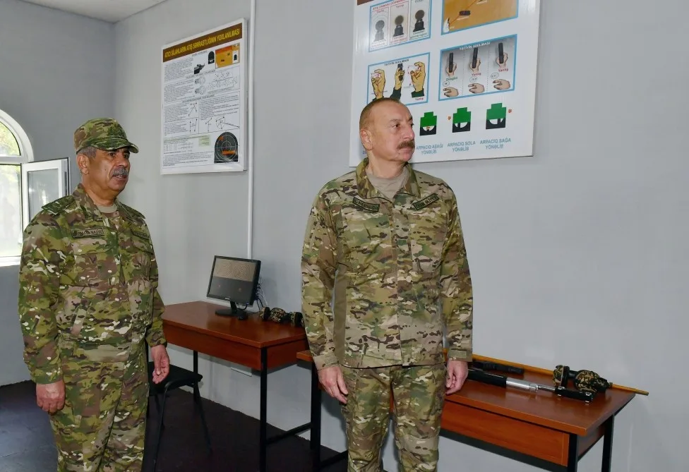 İlham Əliyev MN-in komando hərbi hissəsində - — FOTOLAR