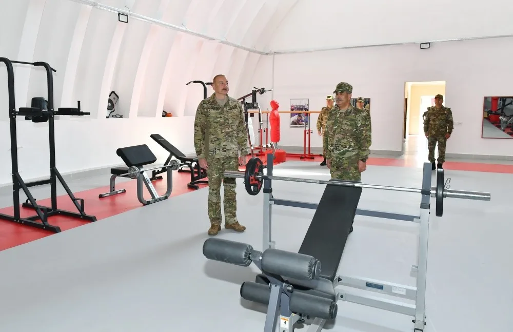 İlham Əliyev MN-in komando hərbi hissəsində - — FOTOLAR
