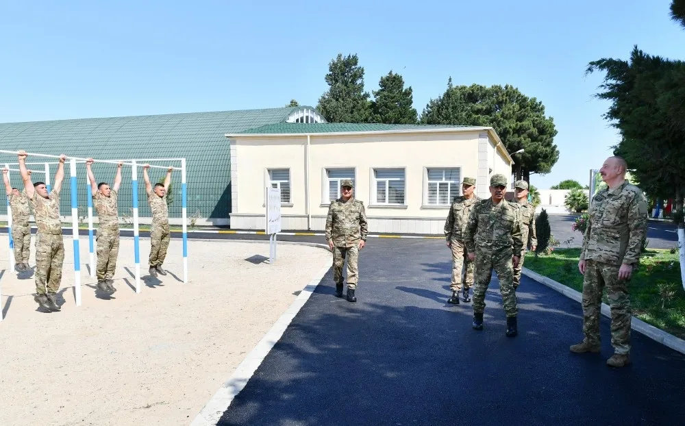 İlham Əliyev MN-in komando hərbi hissəsində - — FOTOLAR